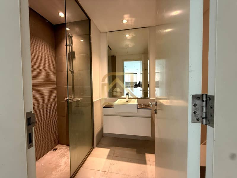 Stylish Residence | Peaceful Community | 4 chqs - Image 18