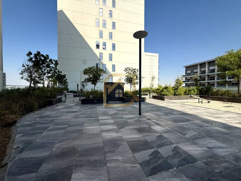 Stylish Residence | Peaceful Community | 4 chqs - Image 26