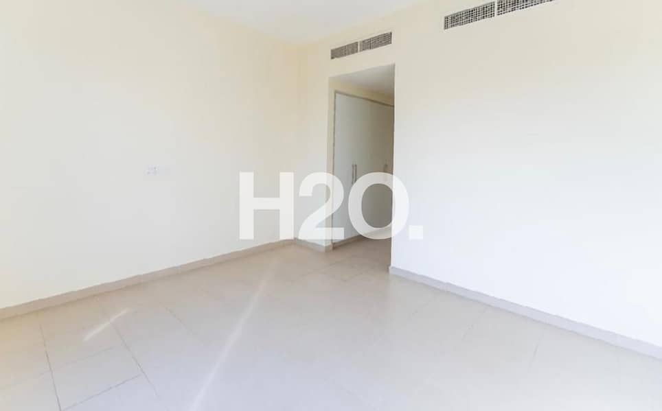 SINGLE ROW | GREENERY COMMUNITY | FRONT TERRACE