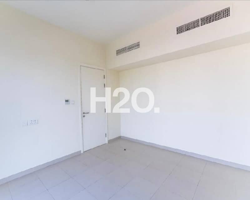 SINGLE ROW | GREENERY COMMUNITY | FRONT TERRACE - Image 8