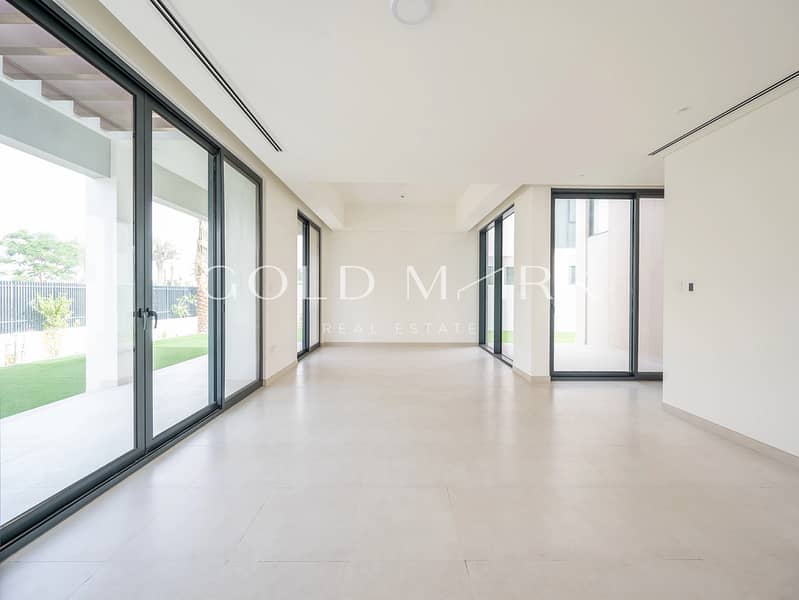 Large Plot | Near to Amenities | Multiple Options