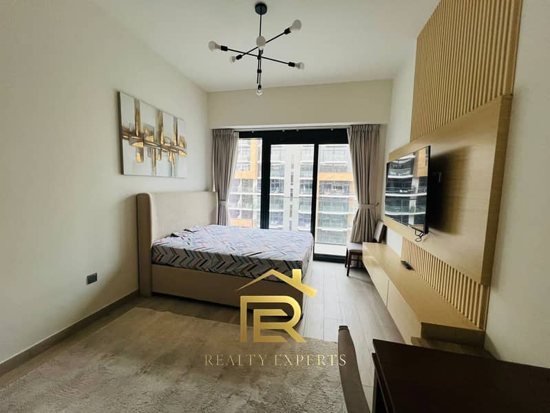 BRIGHT UNIT |FULLY FURNISHED | READY TO MOVE IN |