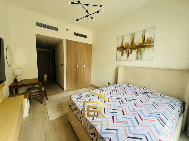 BRIGHT UNIT |FULLY FURNISHED | READY TO MOVE IN |