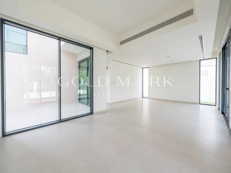 Large Plot | Near to Amenities | Multiple Options