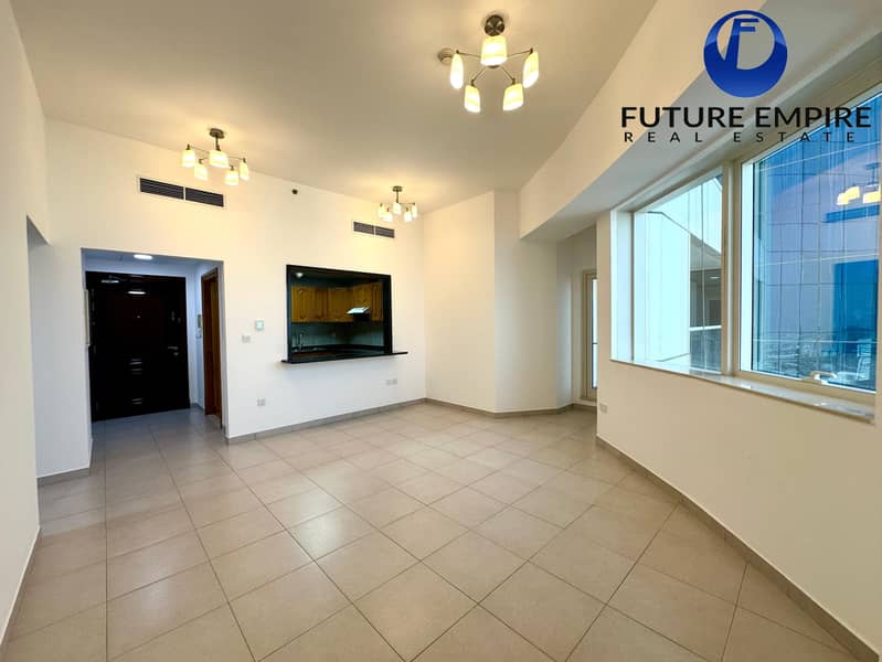 Spacious 2BHK | Near Metro | Ready to Book | Laundry Room - Image 6