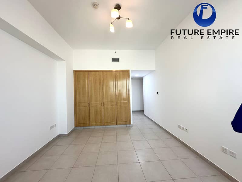 Spacious 2BHK | Near Metro | Ready to Book | Laundry Room - Image 10