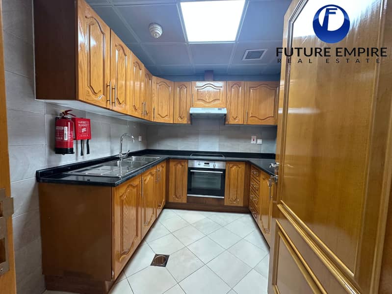 Spacious 2BHK | Near Metro | Ready to Book | Laundry Room - Image 12