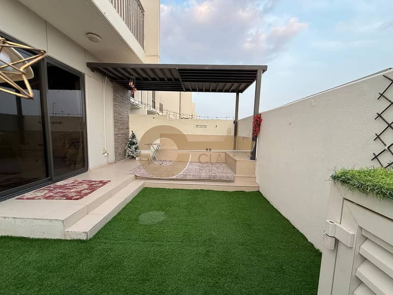 SINGLE ROW | CORNER 3BR | CLOSED KITCHEN | R2EM