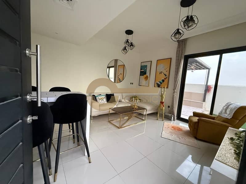 SINGLE ROW | CORNER 3BR | CLOSED KITCHEN | R2EM