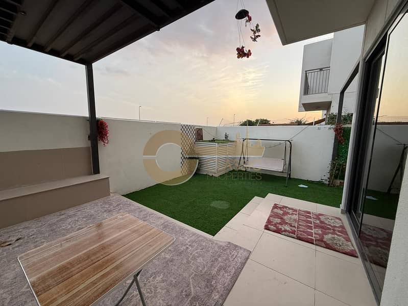 SINGLE ROW | CORNER 3BR | CLOSED KITCHEN | R2EM - Image 16