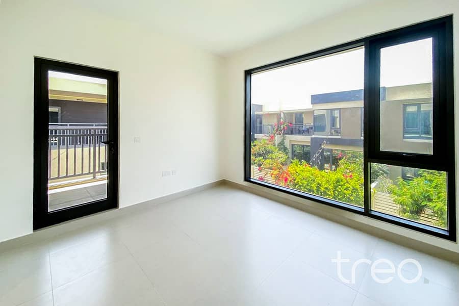 Available Now | Modern | Landscaped Garden