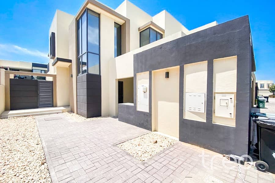 Available Now | Modern | Landscaped Garden - Image 18