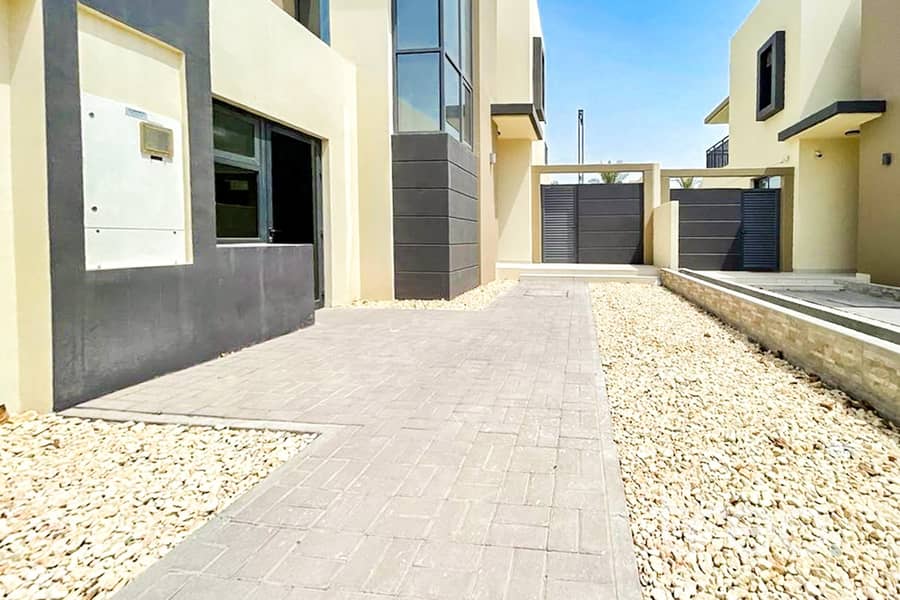 Available Now | Modern | Landscaped Garden - Image 22