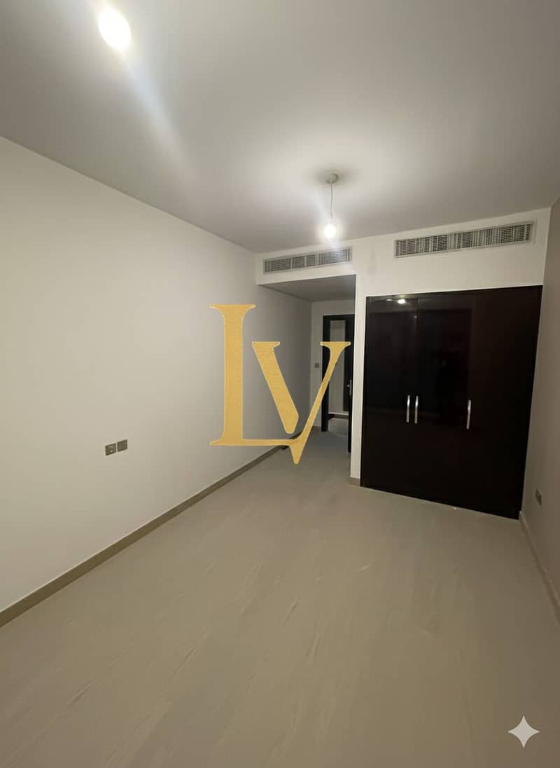 6 BR | END CORNER |SINGLE ROW | VACANT | READY TO MOVE - Image 6