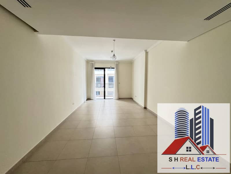 SPACIOUS APARTMENT FOR POOL VIEW