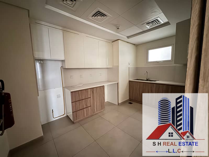 SPACIOUS APARTMENT FOR POOL VIEW