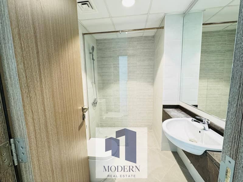 Spacious 2BHK | Pool View | Balcony | Prime Location - Image 9