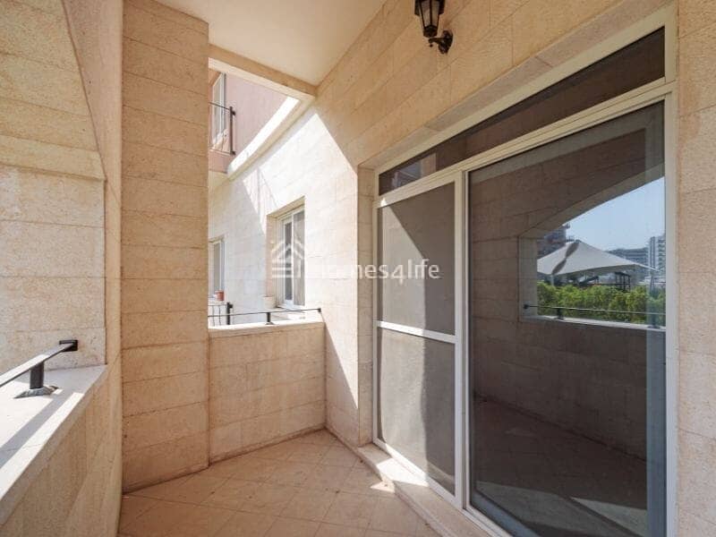 Spacious Living | 3BR Apartment | Vacant - Image 10