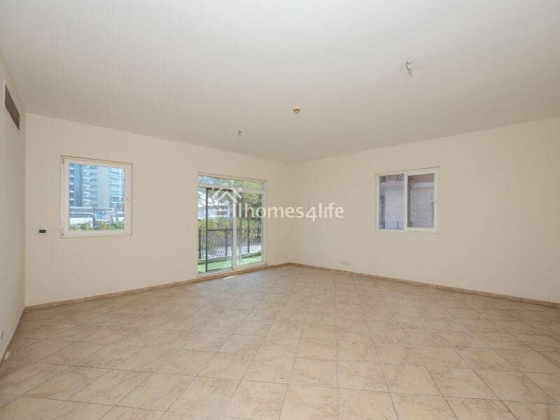 Spacious Living | 3BR Apartment | Vacant - Image 15