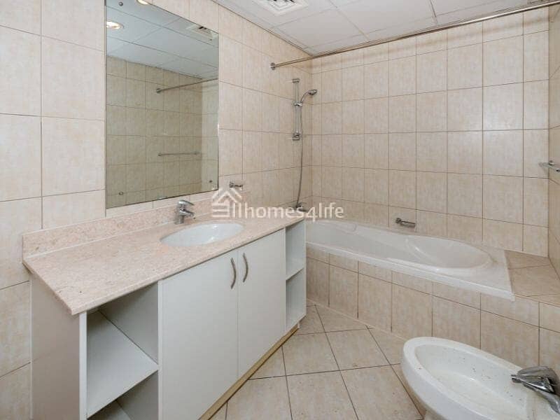 Spacious Living | 3BR Apartment | Vacant - Image 27