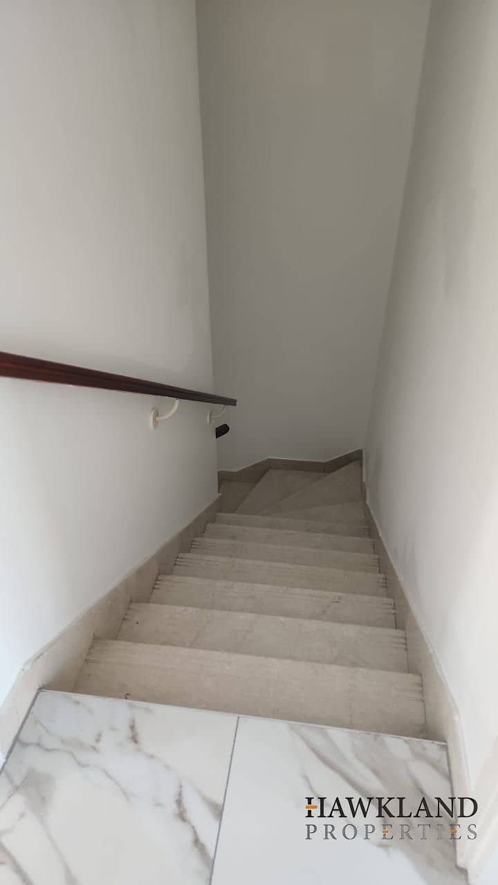 Luxury Home Offering Comfort and Privacy - Image 6