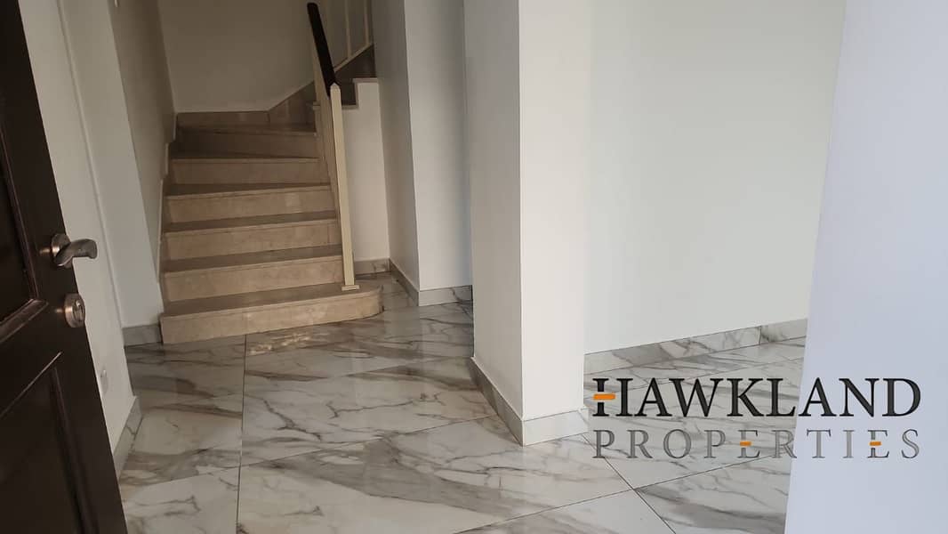 Luxury Home Offering Comfort and Privacy - Image 7