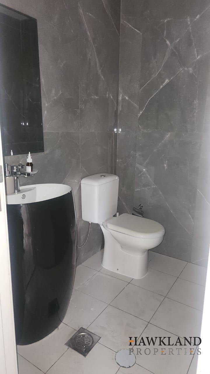 Luxury Home Offering Comfort and Privacy - Image 14