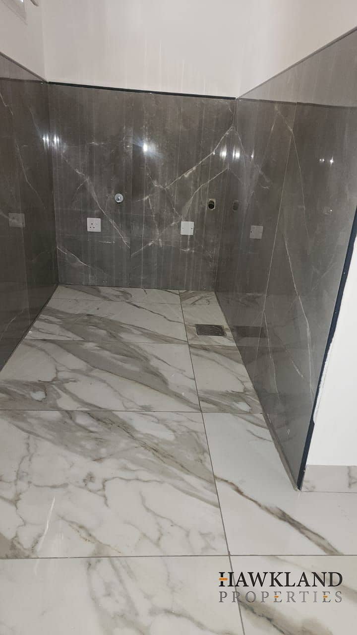 Luxury Home Offering Comfort and Privacy - Image 15