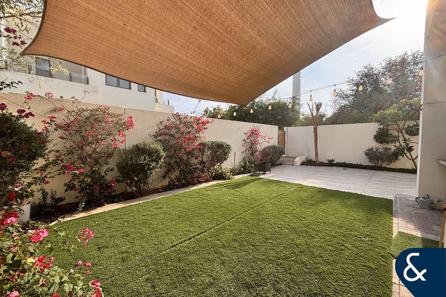 VACANT | CORNER J | LARGE PLOT