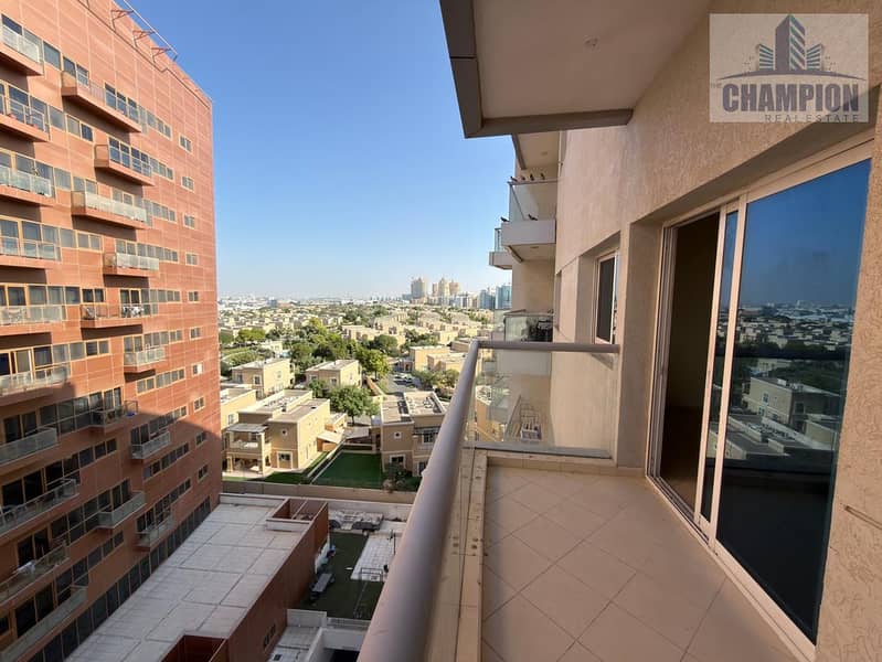 Luxury 1bedroom Prime Location Front of Silicon Central Mall