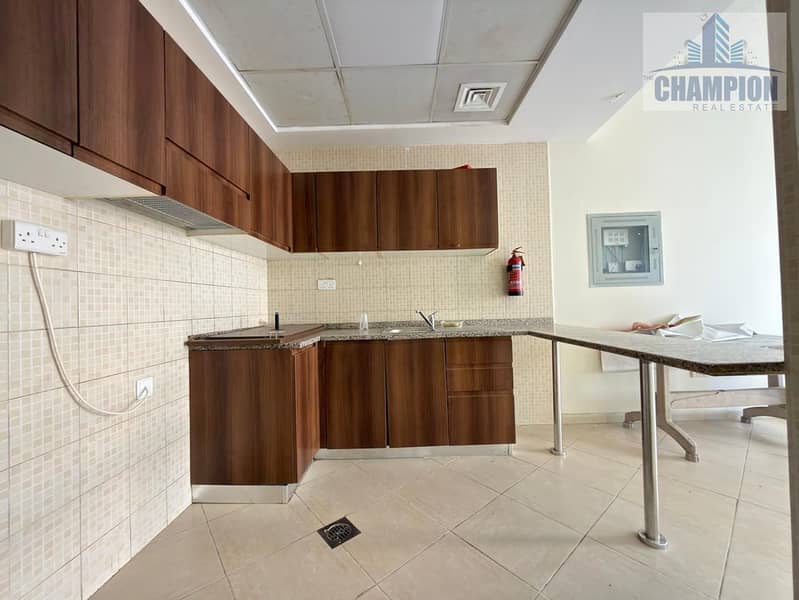 Luxury 1bedroom Prime Location Front of Silicon Central Mall