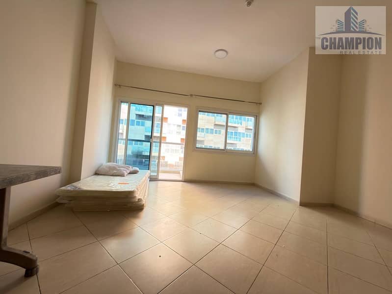 Luxury 1bedroom Prime Location Front of Silicon Central Mall
