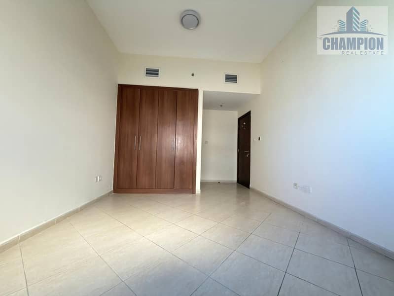 Luxury 1bedroom Prime Location Front of Silicon Central Mall