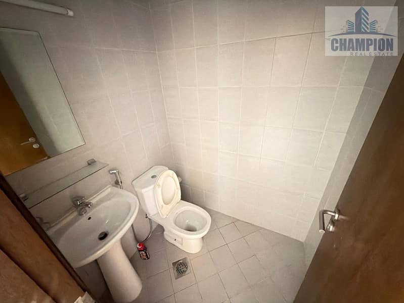 Luxury 1bedroom Prime Location Front of Silicon Central Mall - Image 10