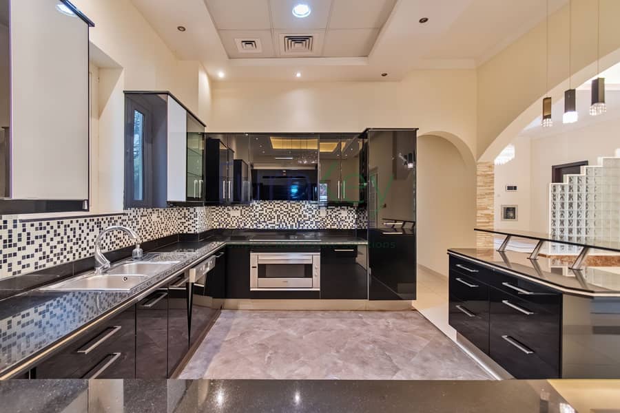 5 Bed Villa | Custom Build | Prime Location - Image 12