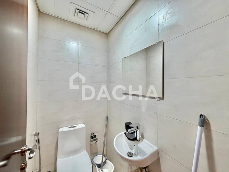 Renovated | Prime Location | 5-Star Top Amenities - Image 11