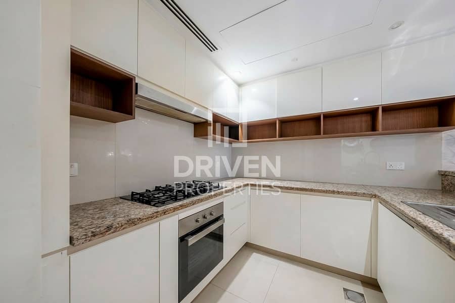 Furnished | Waterfront Living | Large Layout - Image 13