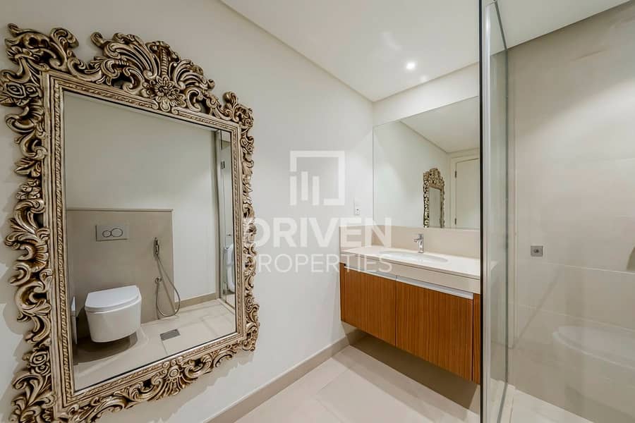 Furnished | Waterfront Living | Large Layout - Image 17