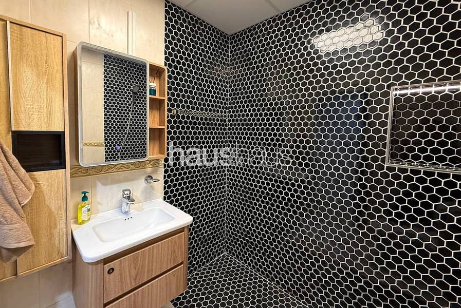 Fully-Upgraded | Vacant | Prime Location - Image 6