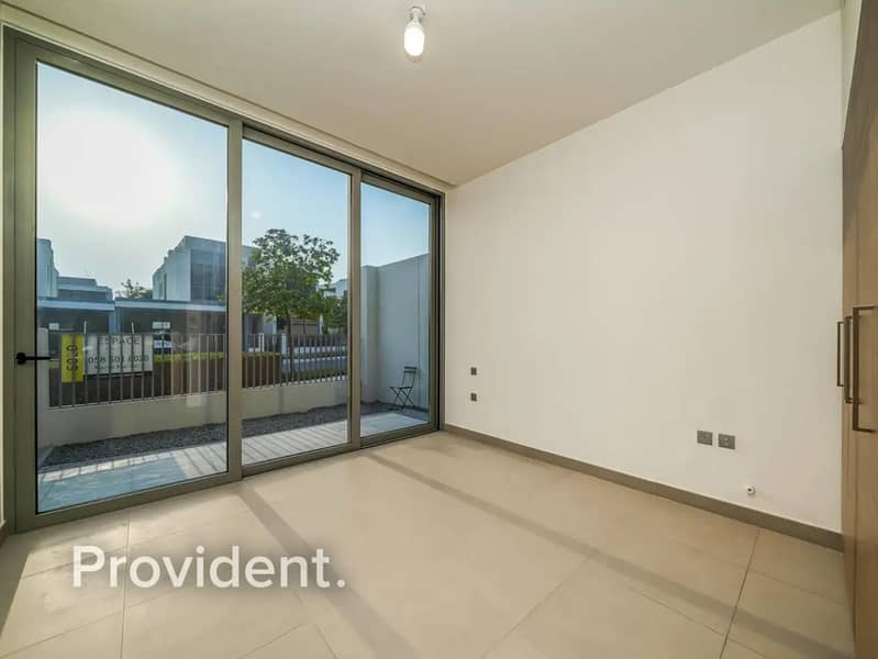 Back to Back | Oversized Plot | Corner | Type E3