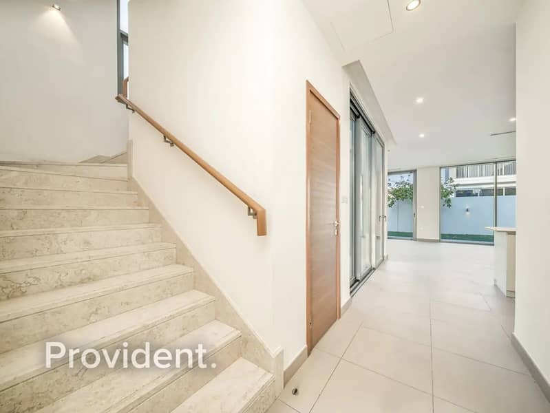 Back to Back | Oversized Plot | Corner | Type E3