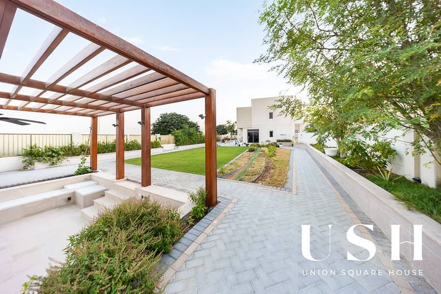 Single Row 4-Bedroom Townhouse for Rent | 7,297 sq. ft Large Plot