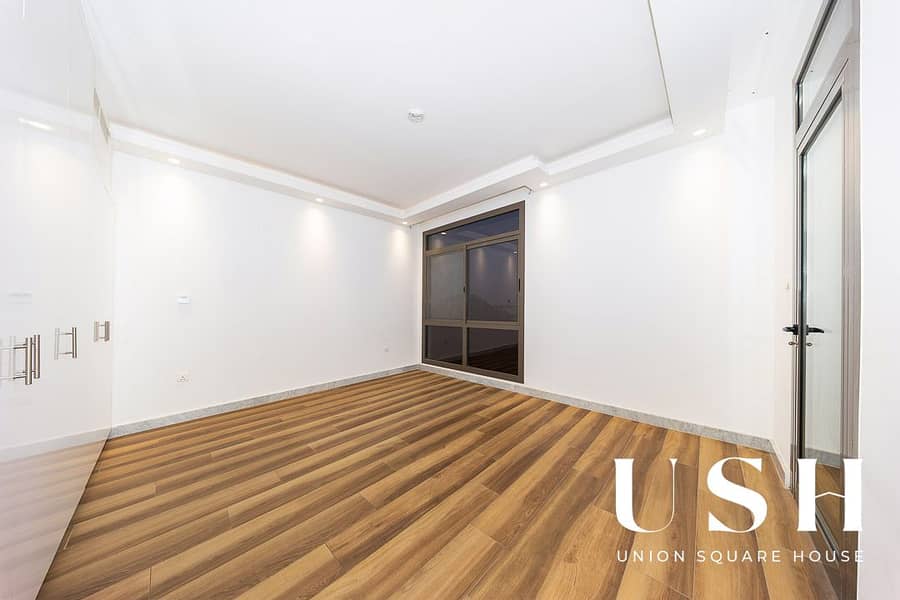 Single Row 4-Bedroom Townhouse for Rent | 7,297 sq. ft Large Plot