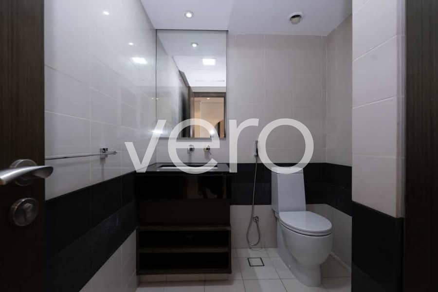 Vacant | Boulevard View | Furnished - Image 10