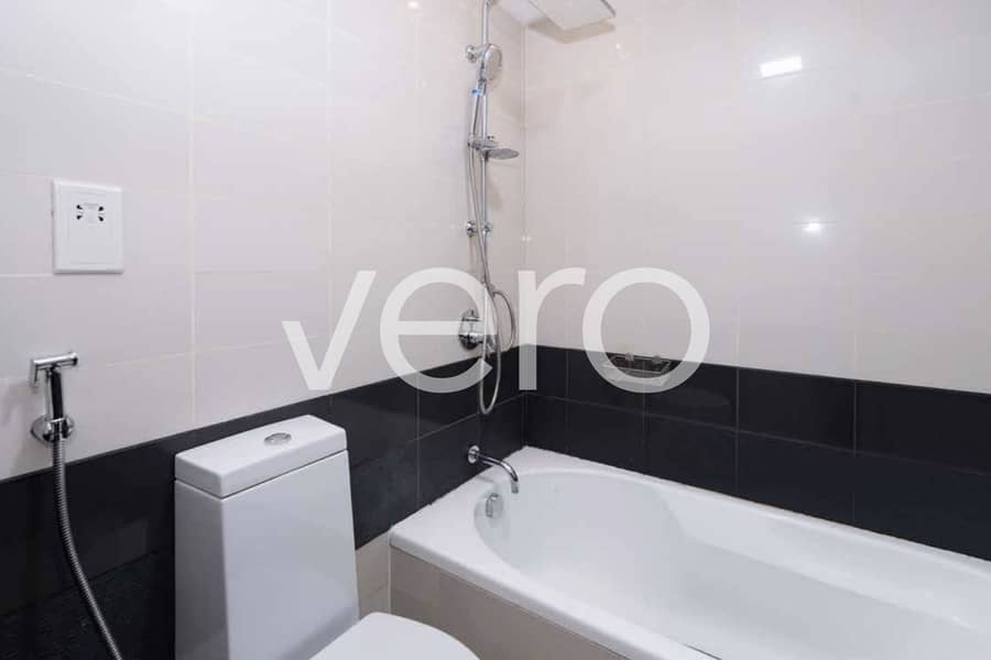 Vacant | Boulevard View | Furnished - Image 11