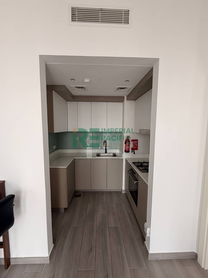 Semi Furnished | Spacious Layout | Community View - Image 9