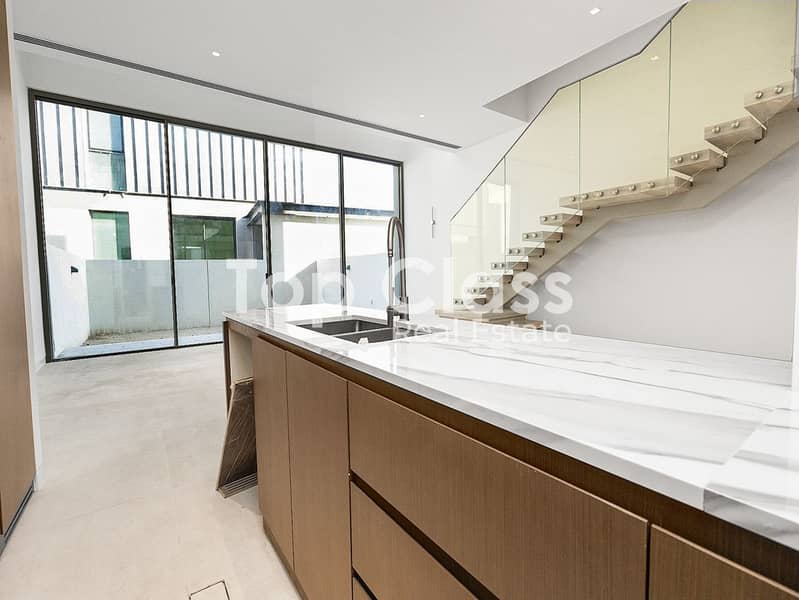 G+2 Townhouse | Two Living Areas | BUA: 3,750sqft