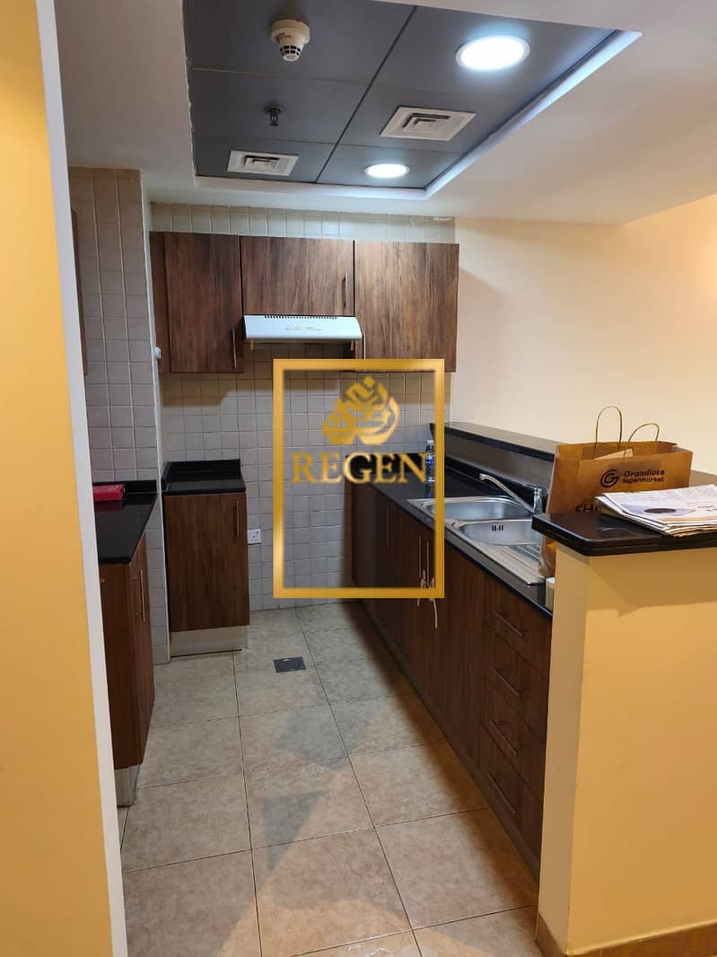 Vacant 2BR | Golf View Residence, Dubai Sports City