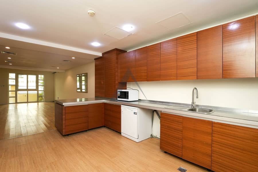 Spacious 4BR + Maid Villa | Vacant | Prime JVC Location - Image 7