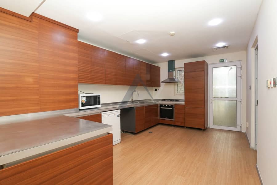 Spacious 4BR + Maid Villa | Vacant | Prime JVC Location - Image 8